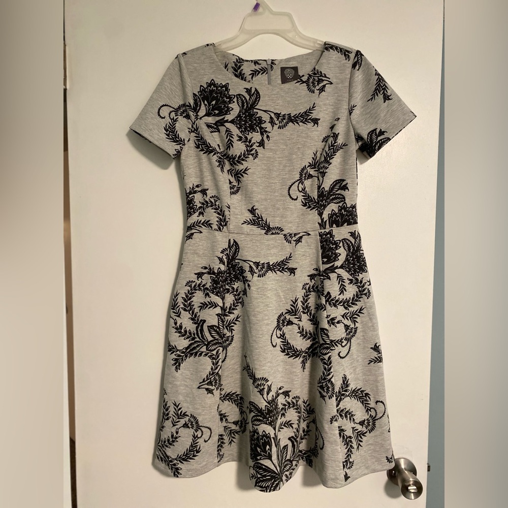 Vince Camuto Dress Sz 8 Gray/Black Floral Pockets ShortSleeve Work Wear Business